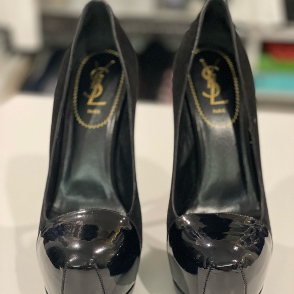 Used only once true to size 
No box, no dust bag
Original Price $750.00+NYC tax - Picture 2 of 5